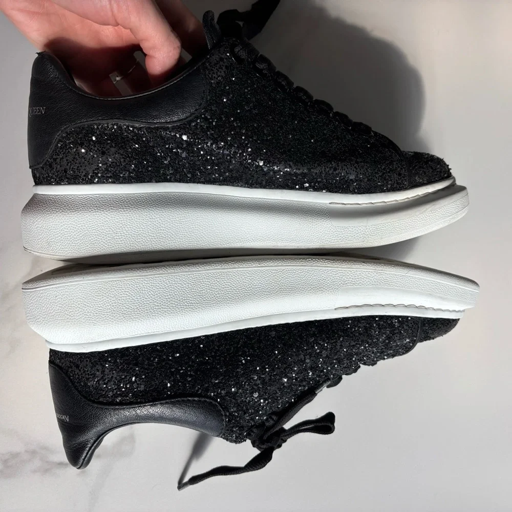 Alexander McQueen Oversized sneakers in a black glitter finish white sole sz 38 - Picture 9 of 11